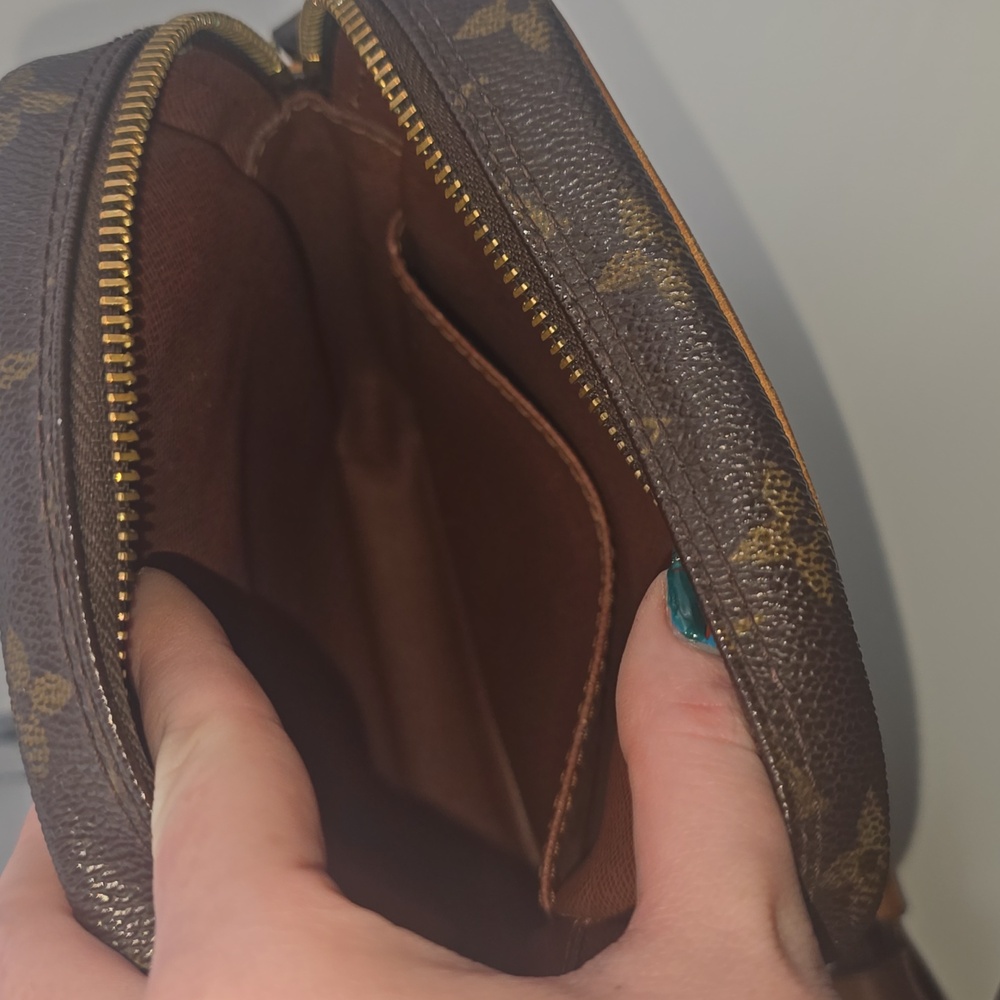 Louis Vuitton Brown Monogram Canvas Crossbody Bag with Tan Trim comes with COA - Picture 9 of 16